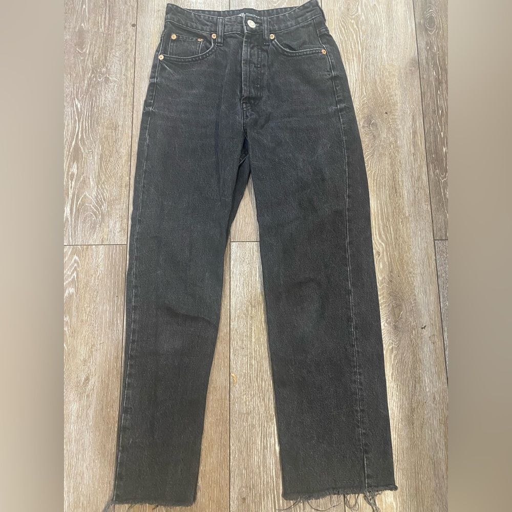 ZARA High-Rise Straight Leg Cut-Off Jeans - Black Wash | Size 2